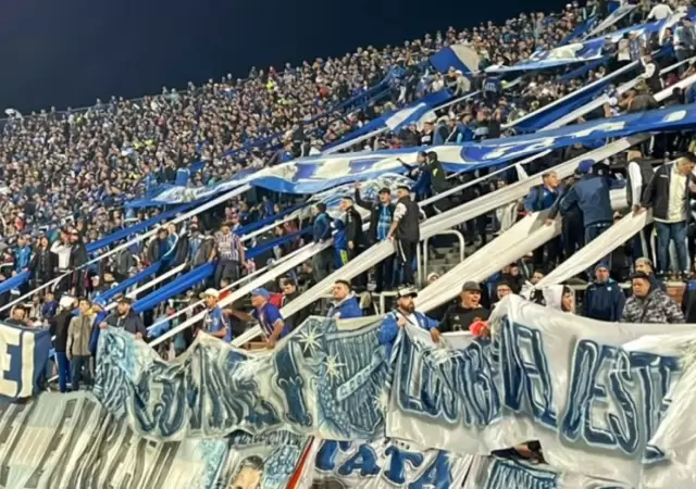 La hinchada del Tomba se empieza a despedir del Malvinas