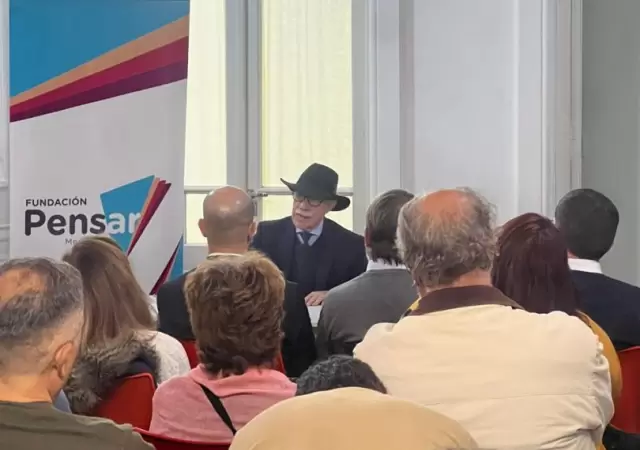 Fundaci�n Pensar con Dr. jos� Valerio