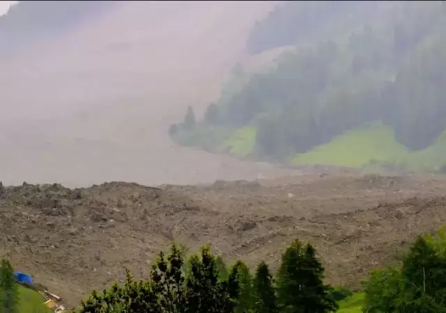 El alud hubiera causado cientos de v�ctimas fatales si no hubieran sido evacuadas previamente.