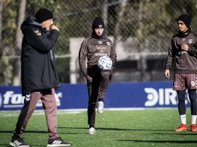 El plantel del Calamar con buen humor pese al frio