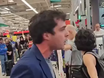 Activista italiano inst� a los compradores a boicotear un supermercado.