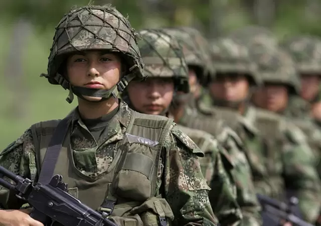 El servicio militar voluntario est� destinado a j�venes de entre 18 y 28 a�os.