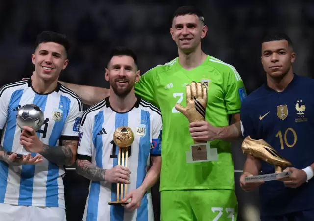 La Copa Mundial de F�tbol se desarrollar� en Canad�, Estados Unidos y M�xico.