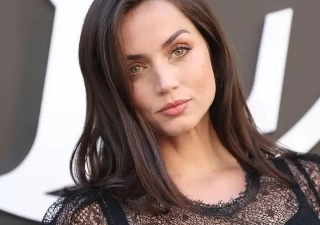 Ana de Armas.