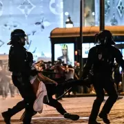 Par�s dividida: fiesta y disturbios tras la victoria del PSG en Champions League