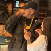 Video: L-Gante casi le pega a un payaso... �y era una c�mara oculta!