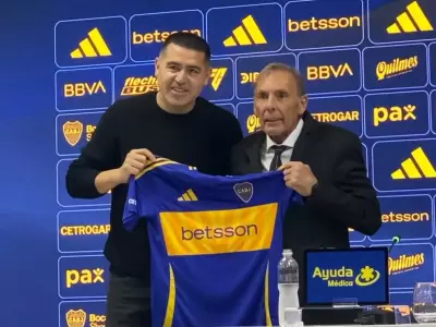 Riquelme present� a Russo.
