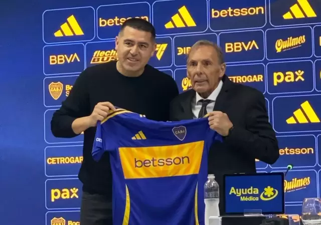 Riquelme present� a Russo.