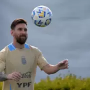 Lionel Messi ya entren� con la Selecci�n para los partidos ante Chile y Colombia