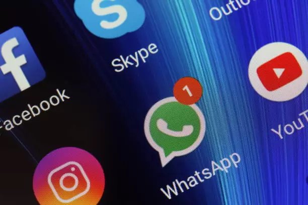 El significado del número 700 en WhatsApp.