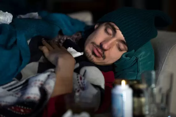 Persona duerme con frio.