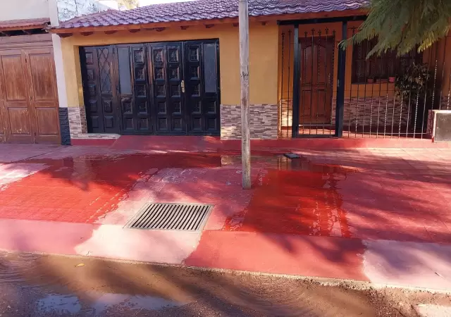 Guaymall�n: un medidor defectuoso provoca una gran fuga de agua y un reclamo sin respuestas