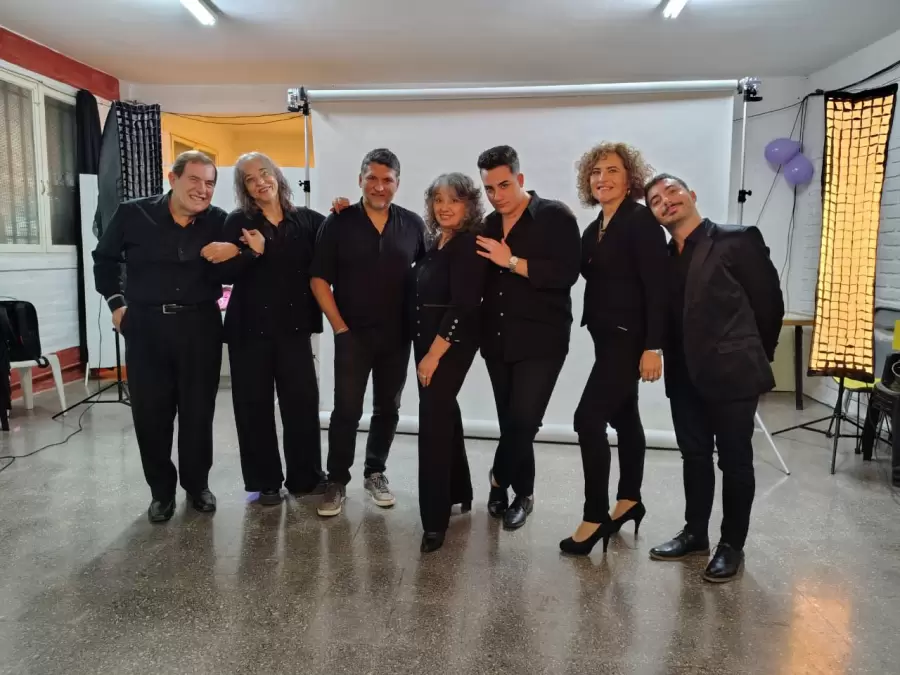 El elenco de la obra de Comunicactores