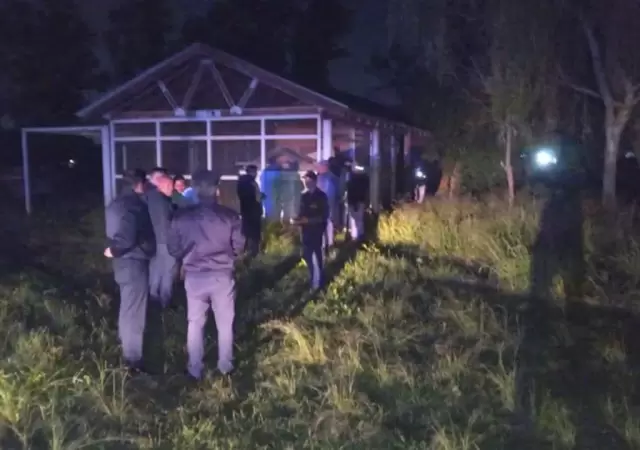 Funcionarios policiales trabajaron en el lugar donde ocurri� el hecho. (Foto: NA)