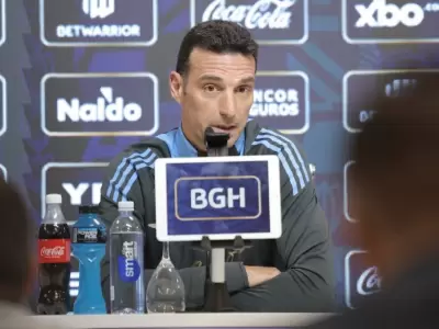 Scaloni en conferencia de prensa.