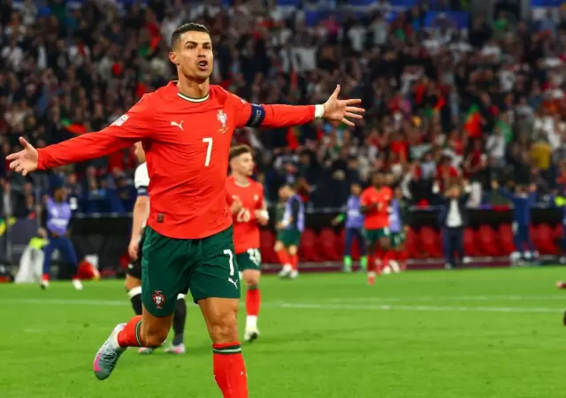 Cristiano marc� el segundo gol de Portugal.
