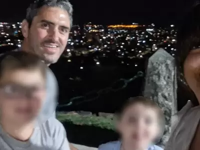 Fernando Dellarciprete, autor del triple crimen, junto a Roc�o Villarreal y sus dos peque�os.