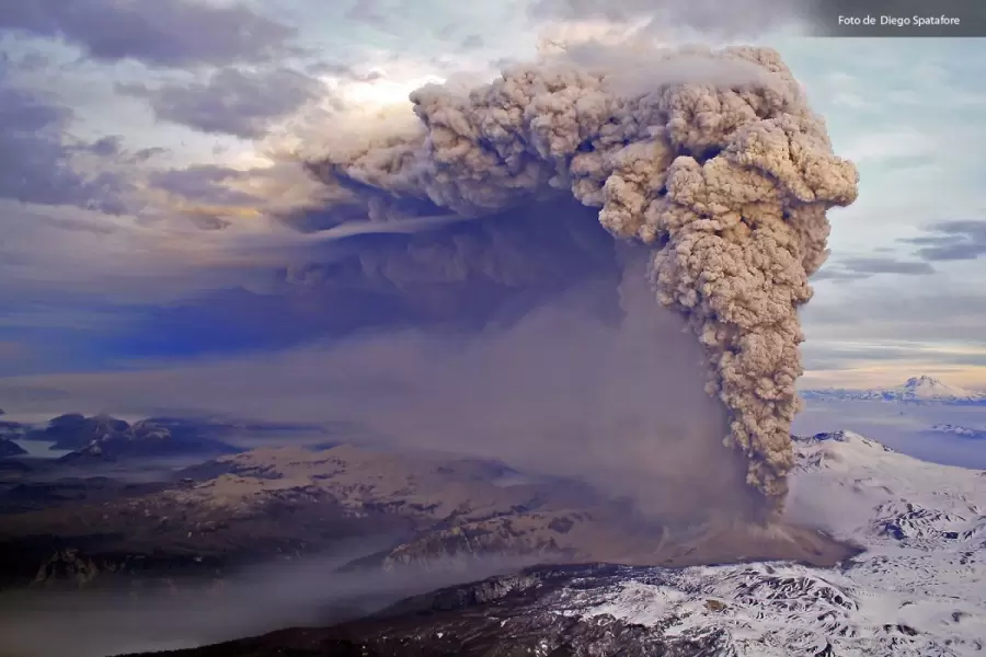 La erupci�n del volc�n Puyehue afect� a Villa La Angostura.