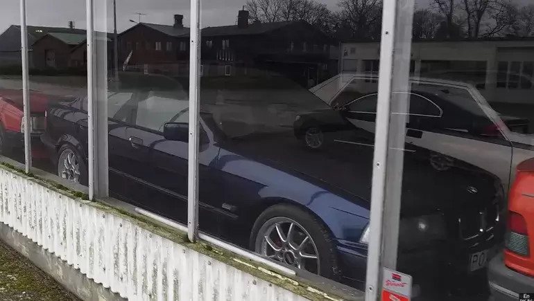 BMW abandonado.