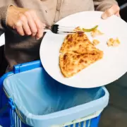 Psicolog�a: este es el significado de una persona que siempre deja comida en su plato