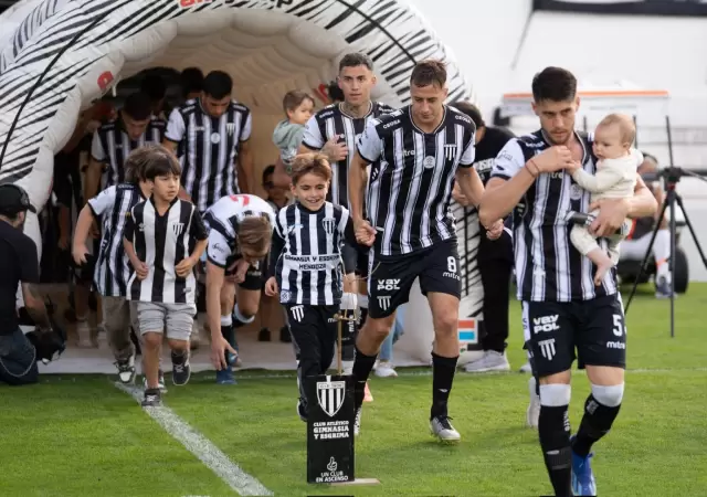 Gimnasia juega el domingo el partido postergado.