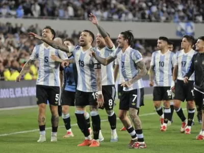 La Scaloneta sale nuevamente a lucir sus tres estrellas en el escudo.
