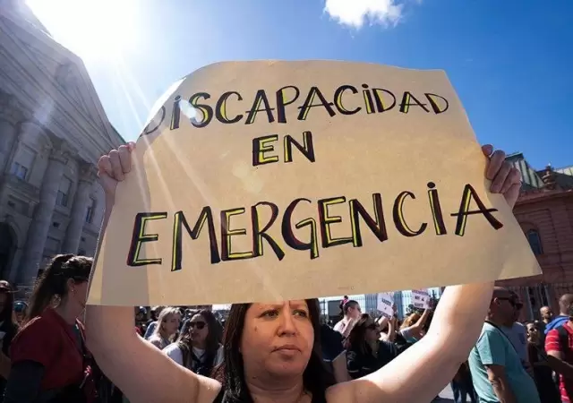Reclamos y protestas frente al Congreso
