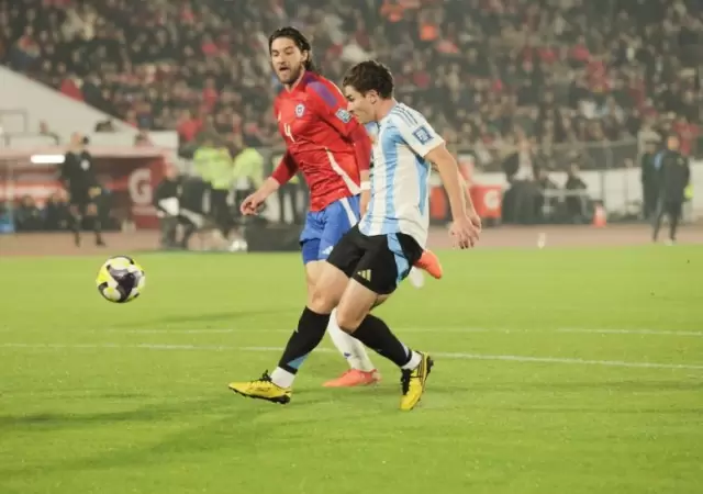 Juli�n �lvarez marc� un golazo.