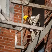 La construcción celebra leve recuperación, pero pide créditos a tasas bajas