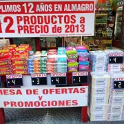 Ins�lito: un local celebr� aniversario vendiendo productos a precio de 2013