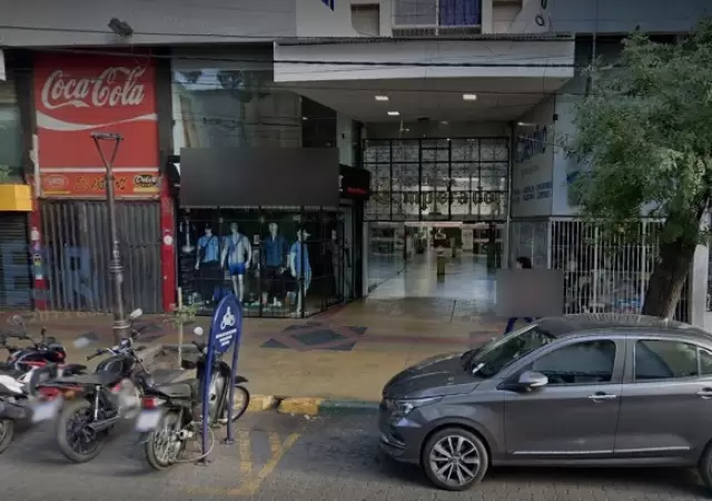Una joven pareja fue encontrada sin vida en un departamento de alquiler temporario de una galer�a c�ntrica de Mendoza/ Fuente Google Maps