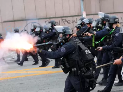 La represi�n policial deriv� en detenciones