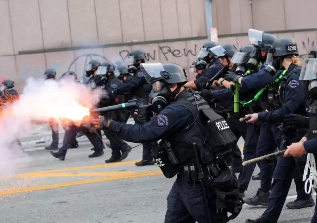 La represi�n policial deriv� en detenciones