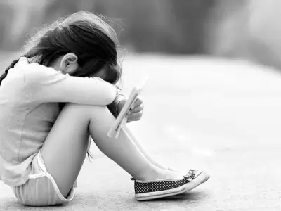 Ni�a triste