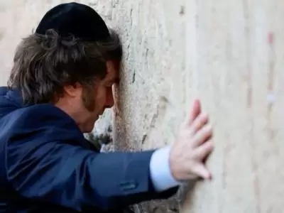 El ejecutivo primero cumpli� con su promesa religiosa, antes de iniciar su agenda pol�tica.