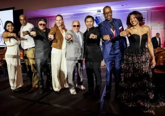 Manny Pacquiao junto a otros p�giles ingresados al Sal�n de la fama