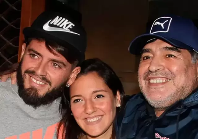 Diego Maradona junto con sus hijos Diego Maradona Jrs y Jana/ Fuente: Archivo
