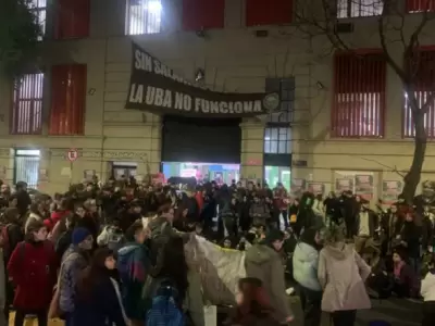 Distintas facultades de la UBA fueron tomadas por estudiantes que repudiaron la condena a CFK.