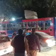 Momentos de tensi�n en el interior de un micro que se accident� en el centro