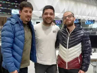 Martino (a la derecha), con colegas de los medios.