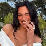 Dua Lipa confirma su compromiso con Callum Turner: "Estoy obsesionada con �l"