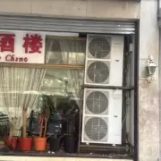 Brutal ataque captado en video: un exempleado apu�al� a su exjefe y huy�