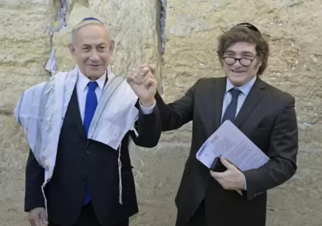 Milei volvi� a despedirse de Israel en el murall�n religioso, pero no lo hizo solo.