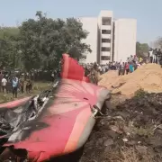 Tragedia a�rea en India: hallaron la caja negra y un pasajero se salv� por milagro