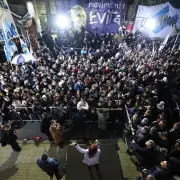 Ante diversas versiones, Cristina Kirchner confirm� que acatar� la decisi�n de la Corte