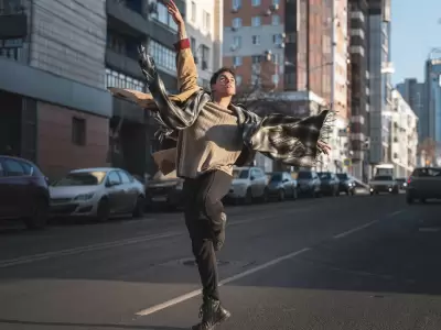 Bailar solo no es solo moverse: el ritual que puede sanarte por dentro.