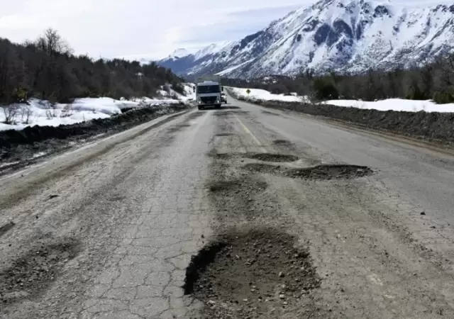 El gobernador de R�o Negro reclam� por la falta de inversi�n en rutas nacionales.