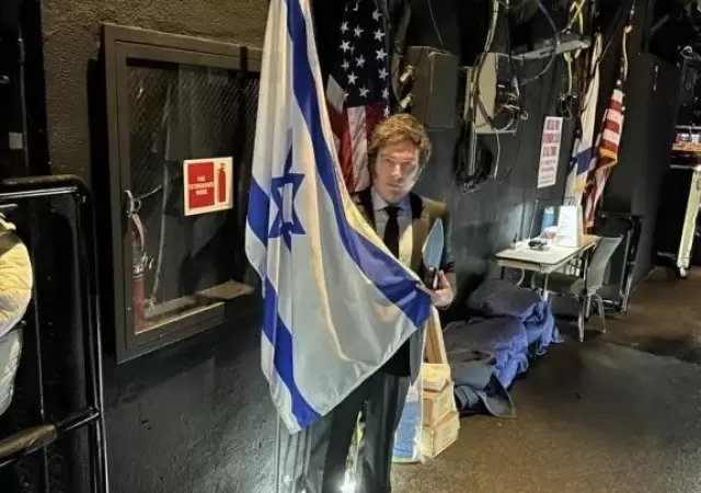 El presidente Javier Milei con la bandera de Israel/ Fuente: Javier Milei