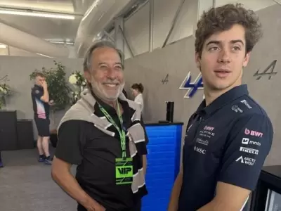 Guillermo Francella estuvo en el paddock de Alpine y tuvo una amena charla con el piloto argentino/ Fuente: X
