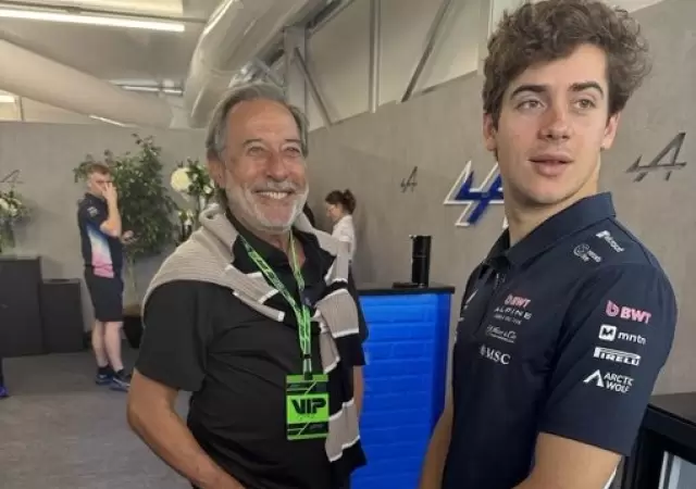 Guillermo Francella estuvo en el paddock de Alpine y tuvo una amena charla con el piloto argentino/ Fuente: X